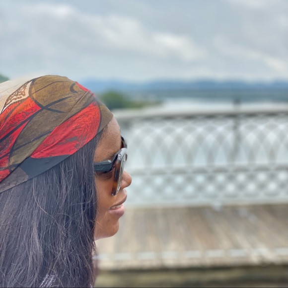 Meet your Posher, Abidemi - Picture 1 of 1